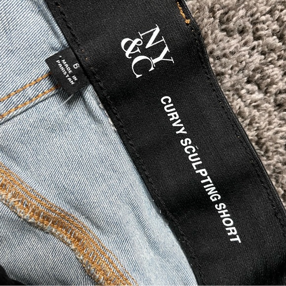 NY & CO Curvy Sculpting Shorts NWT Women’s Size 6 - Picture 2 of 3